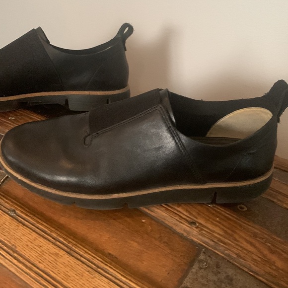 Clarks women’s shoe - size 6.5 - Picture 3 of 8